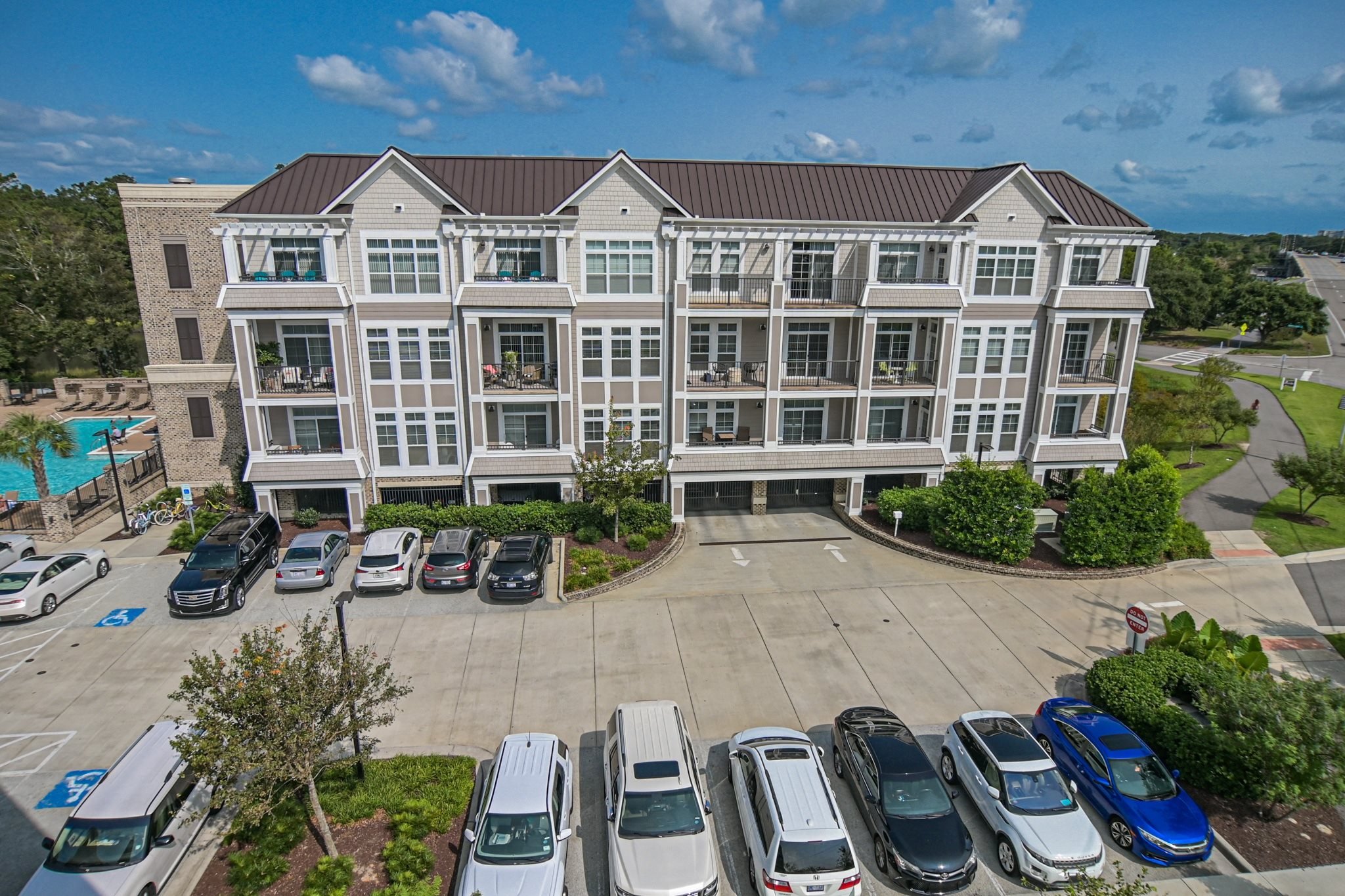 Exterior Views of Grand View Luxury Apartments in Wilmington, NC