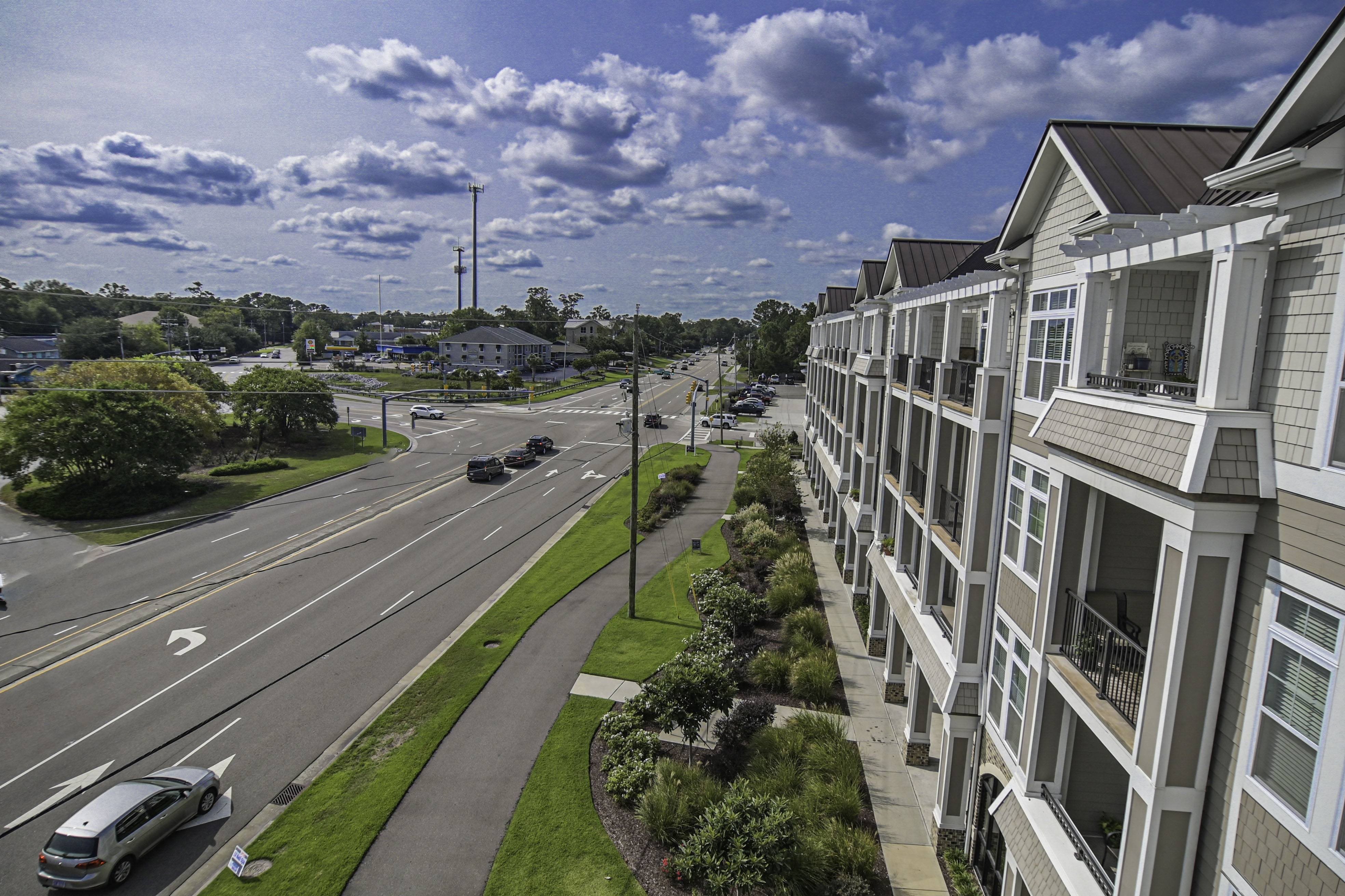 Exterior Views of Grand View Luxury Apartments in Wilmington, NC